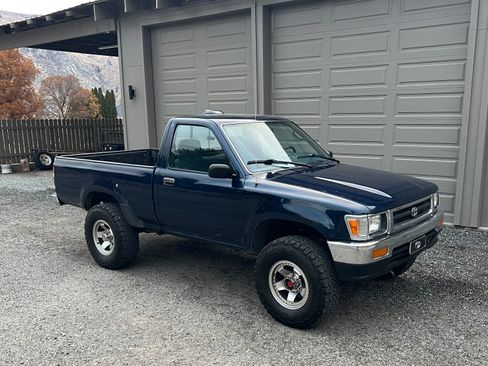 Used 1994 Toyota Pickup DX image 5