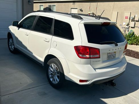 Used 2015 Dodge Journey SXT w/ Flexible Seating Group image 4