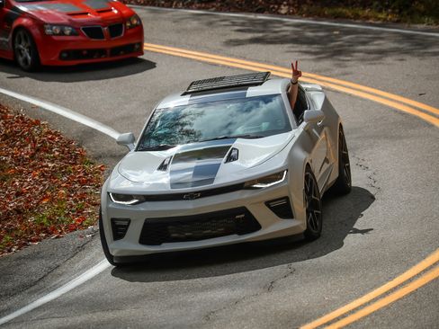 Used 2016 Chevrolet Camaro SS RWD image 9
