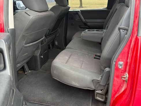 Used 2012 Nissan Titan SV w/ SV Value Truck Pkg image 9