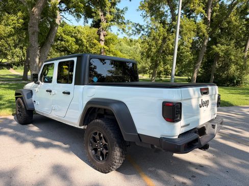 Used 2020 Jeep Gladiator Sport w/ Quick Order Package 24S AWD/4WD image 4