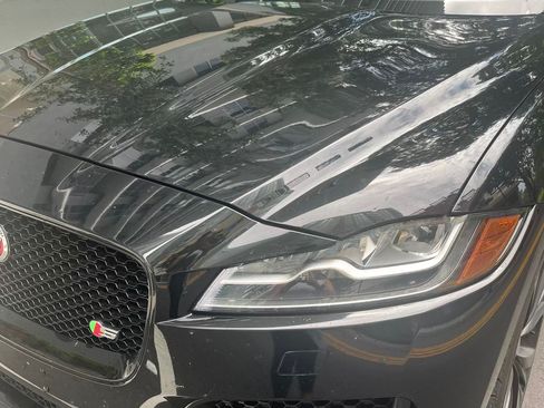 Used 2018 Jaguar F-PACE S image 13