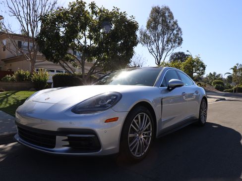 Used 2017 Porsche Panamera 4S image 2