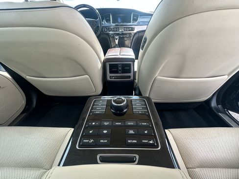 Used 2014 Hyundai Equus Signature RWD image 9