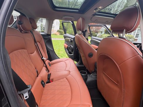 Used 2022 MINI Cooper 4-Door Hardtop w/ Signature Upholstery Package FWD image 9