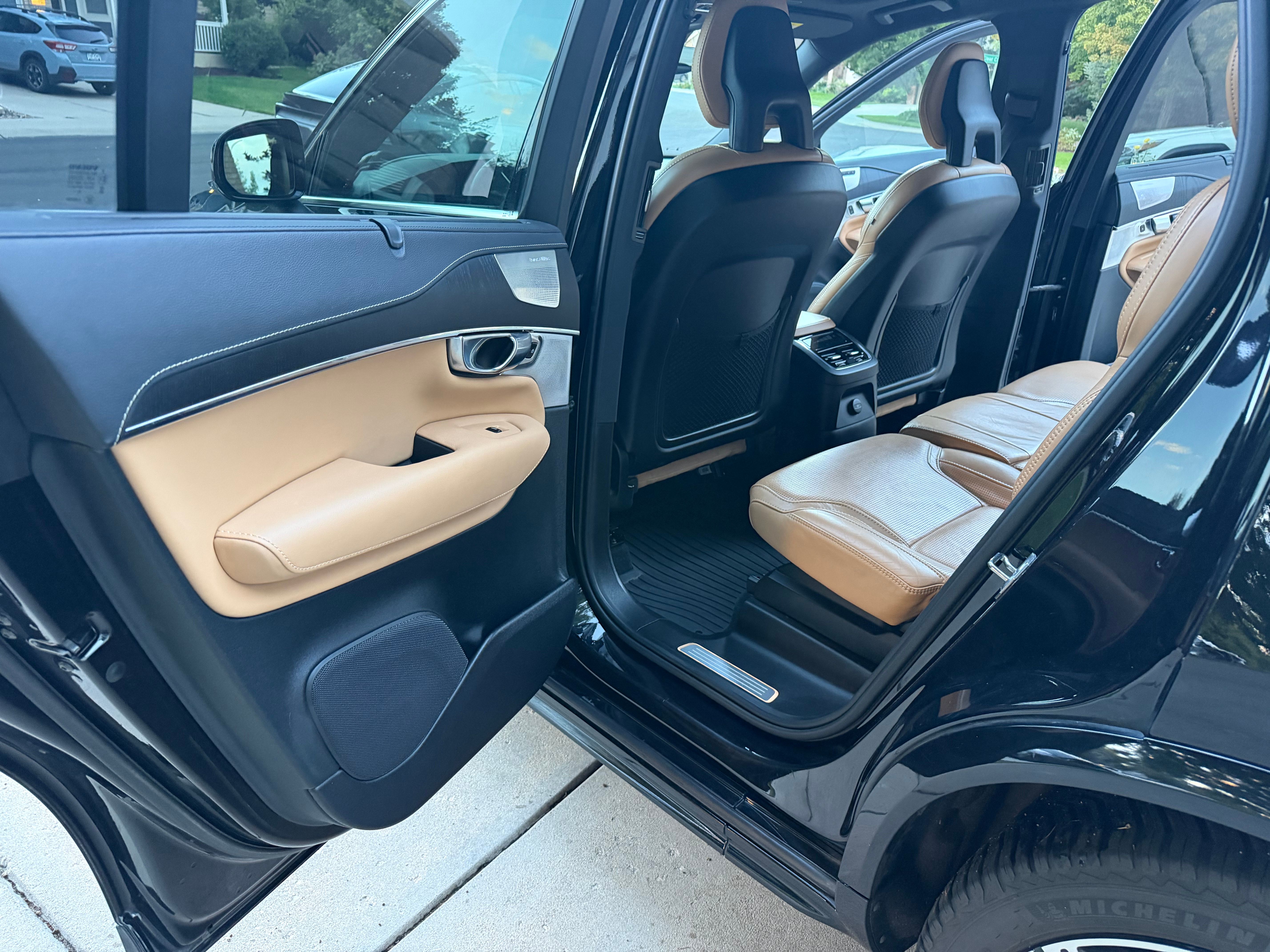 Used 2021 Volvo XC90 T8 Inscription w/ Advanced Package AWD/4WD image 17