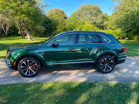 Used 2019 Bentley Bentayga AWD/4WD image 1