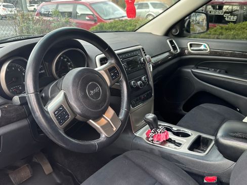 Used 2011 Jeep Grand Cherokee Laredo w/ Security & Convenience Group image 4