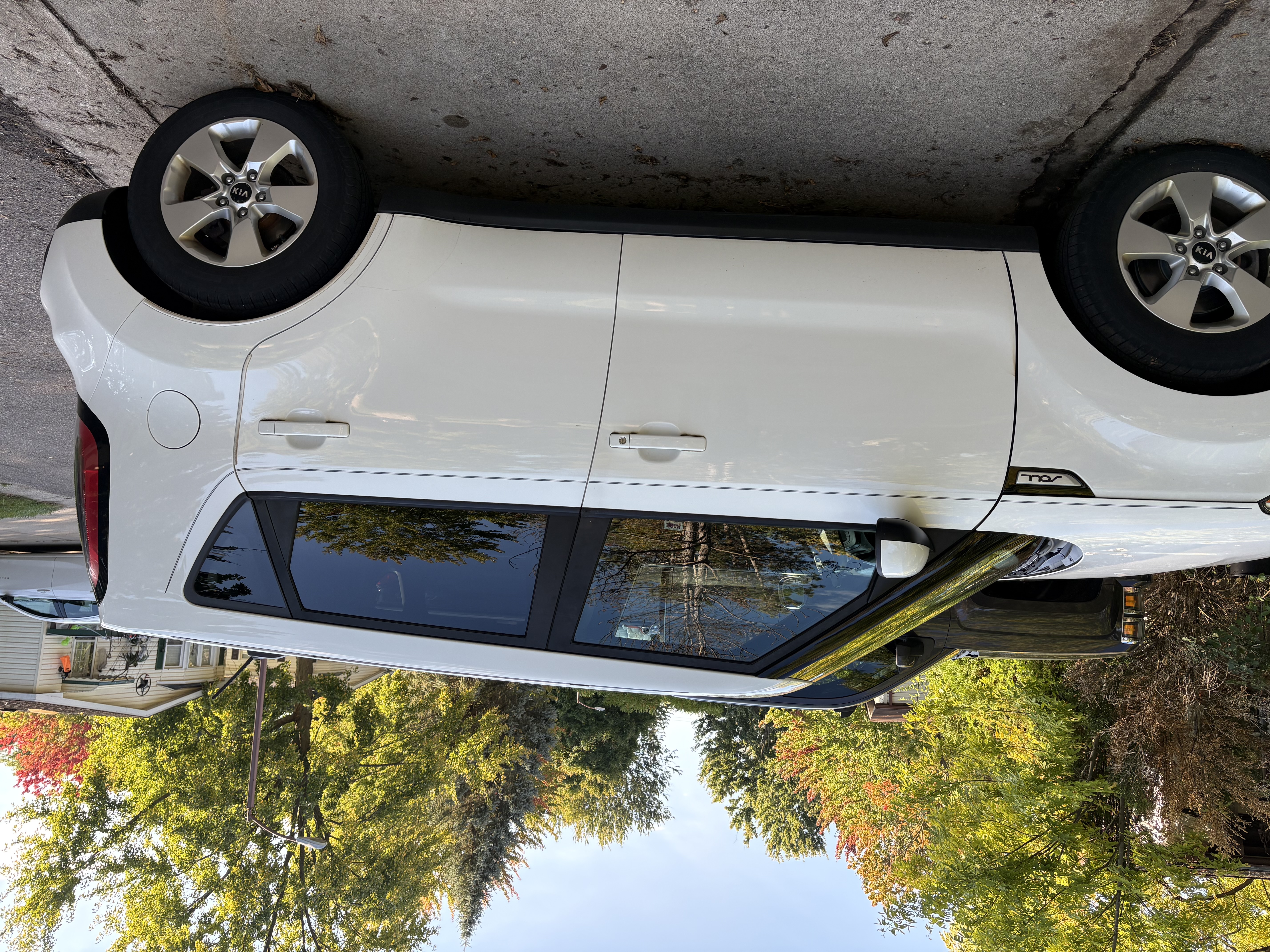 Used 2017 Kia Soul FWD image 1