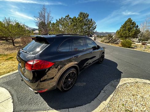 Used 2013 Porsche Cayenne S image 5