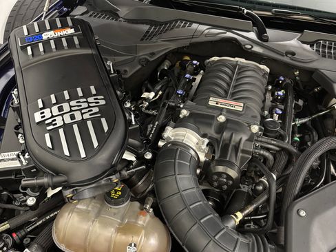 Used 2018 Ford Mustang GT Premium w/ GT Performance Package RWD image 13