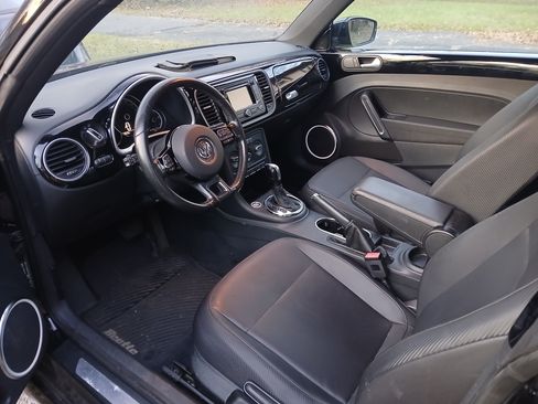 Used 2013 Volkswagen Beetle 2.5 image 2