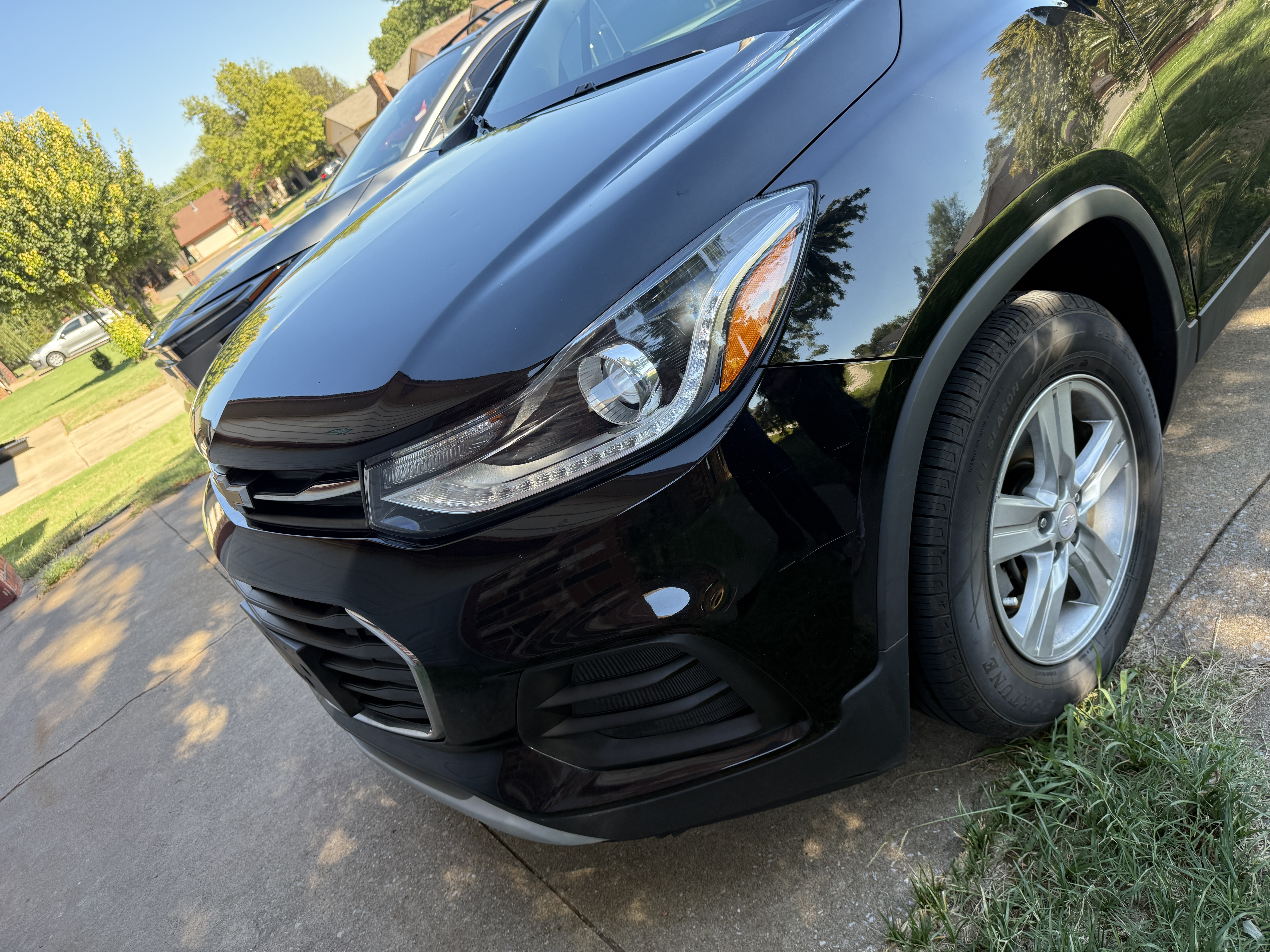 Used 2019 Chevrolet Trax LT w/ LT Convenience Package FWD image 1