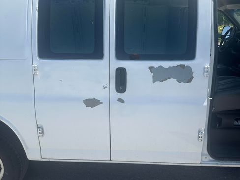 Used 2009 Chevrolet Express 2500 RWD image 6
