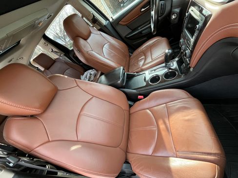 Used 2016 Chevrolet Traverse LT image 17