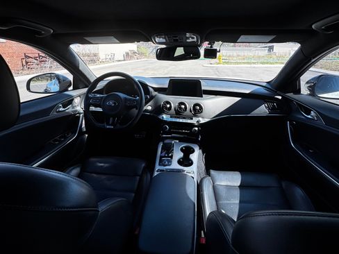 Used 2018 Kia Stinger GT2 image 17