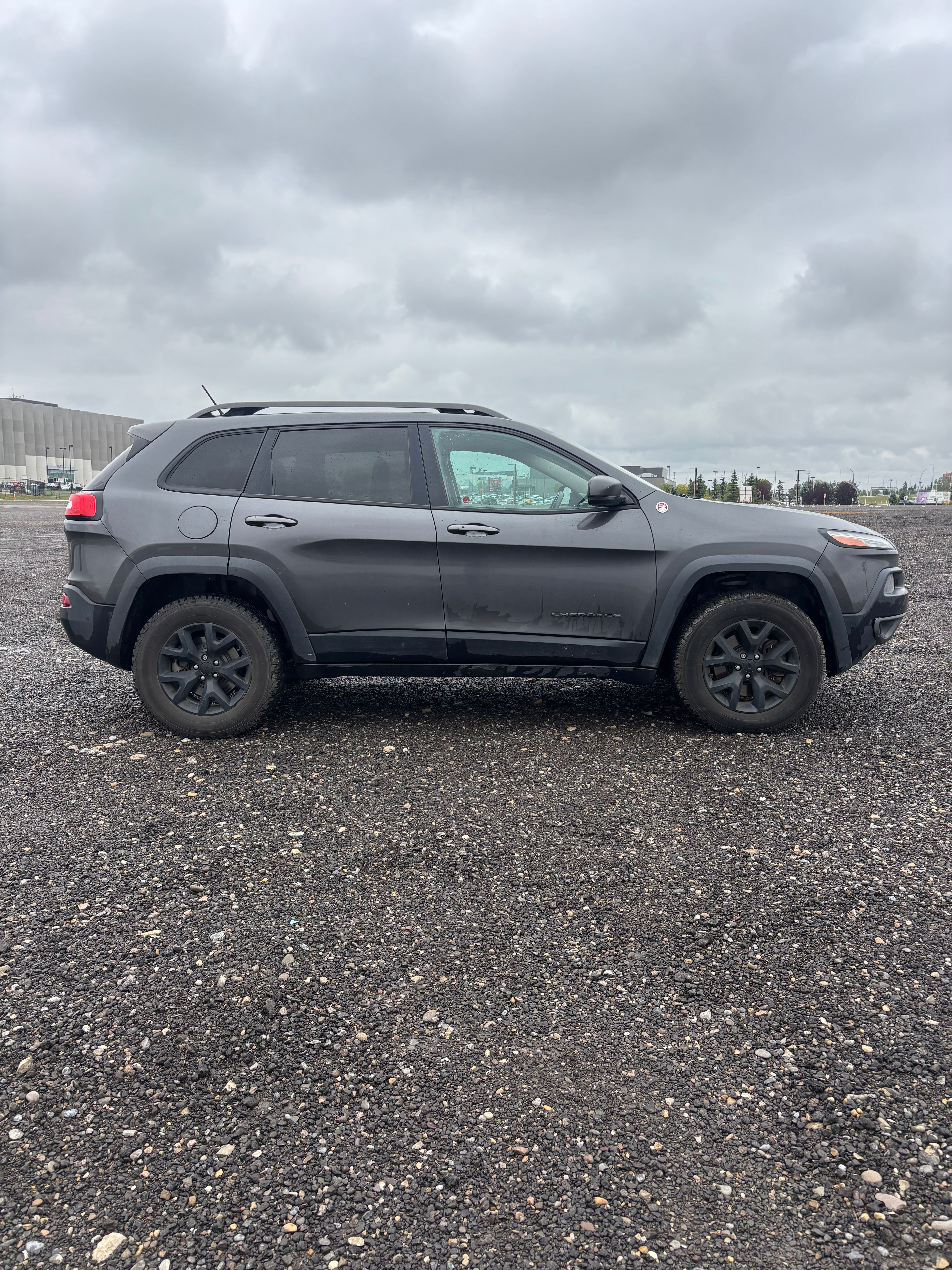 Used 2015 Jeep Cherokee Trailhawk w/ Leather Interior Group AWD/4WD image 10