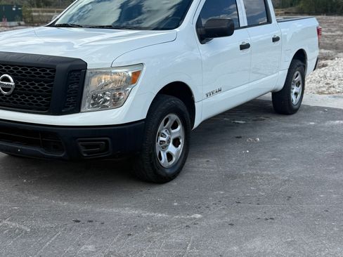 Used 2017 Nissan Titan S image 2