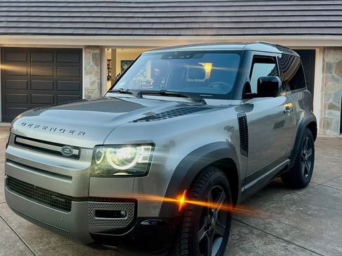 Used 2022 Land Rover Defender 90 X-Dynamic SE image 4