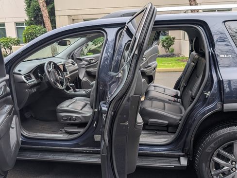 Used 2017 GMC Acadia SLT image 12