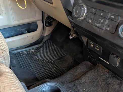 Used 2015 Ford F150 XLT w/ Equipment Group 301A Mid image 10