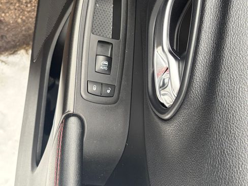 Used 2019 Jeep Cherokee Trailhawk image 8