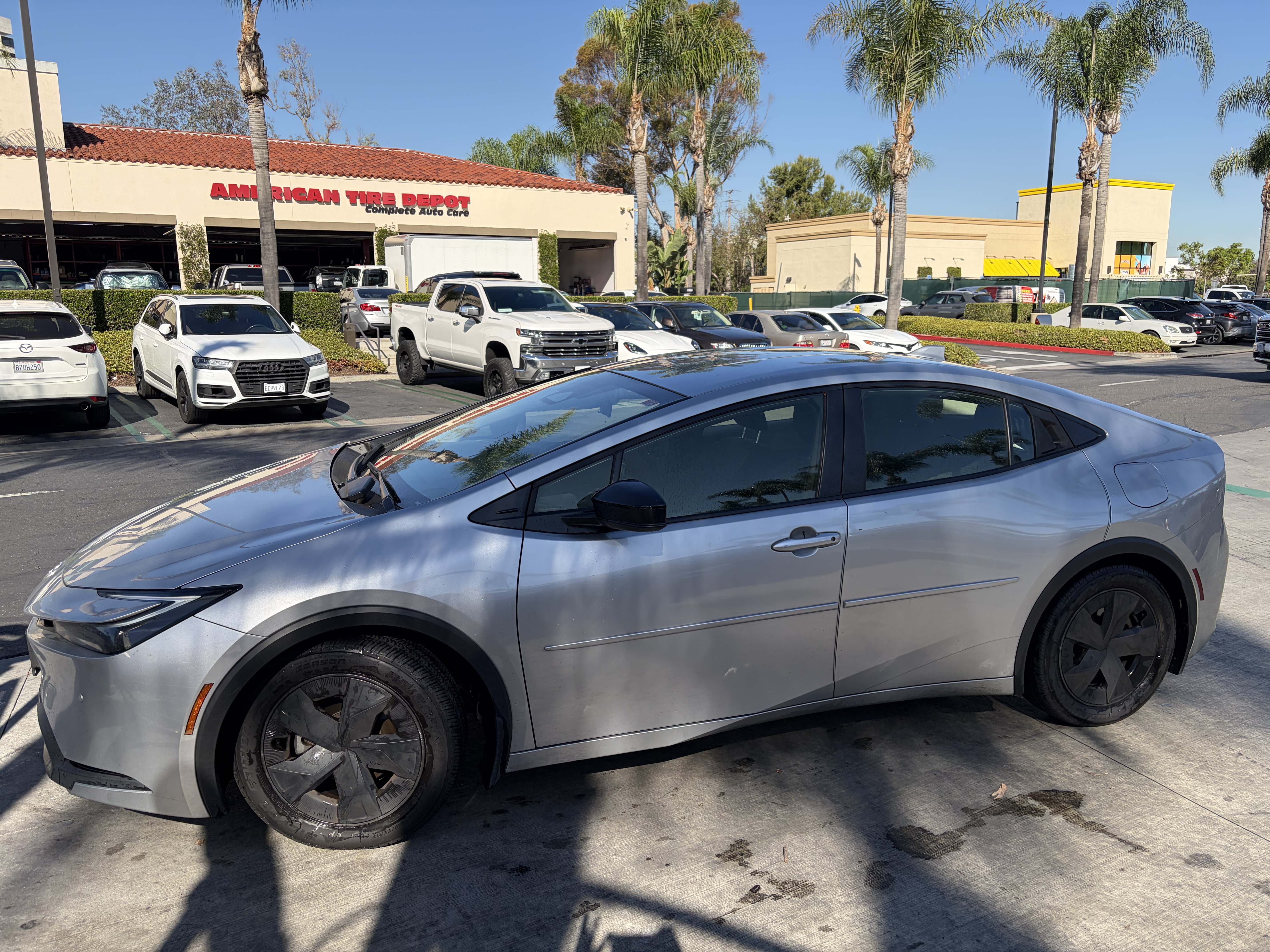 Used 2023 Toyota Prius LE FWD image 1