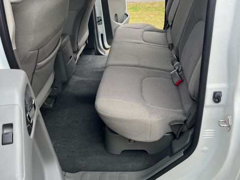 Used 2019 Nissan Frontier SV w/ Value Truck Package image 9