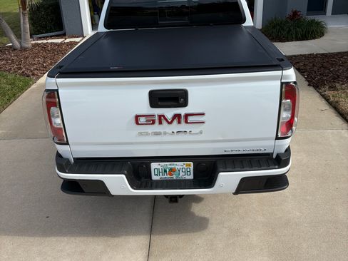 Used 2022 GMC Canyon Denali image 5