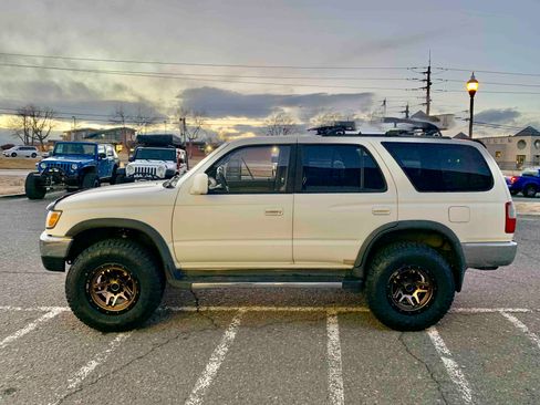 Used 1998 Toyota 4Runner SR5 image 2