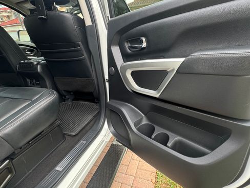Used 2020 Nissan Titan SL w/ Moonroof Package AWD/4WD image 25