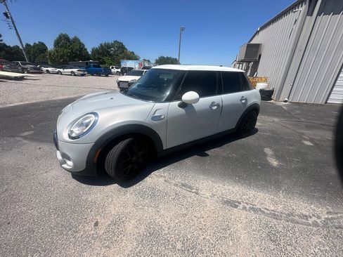 Used 2016 MINI Cooper S image 2