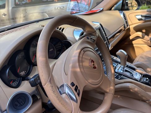 Used 2012 Porsche Cayenne S image 17