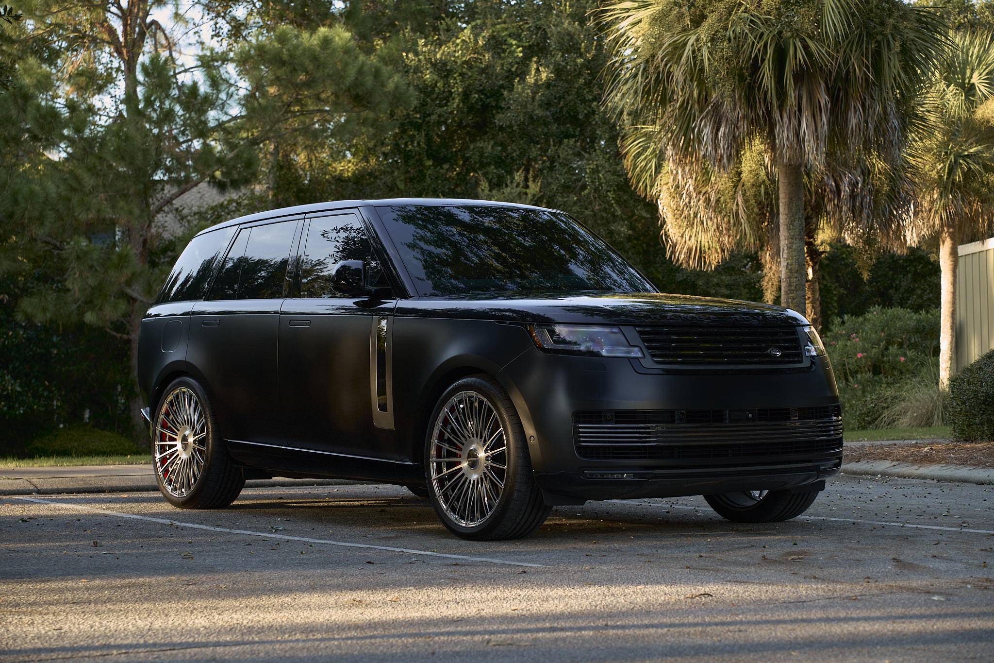 Used 2025 Land Rover Range Rover SV AWD/4WD image 12