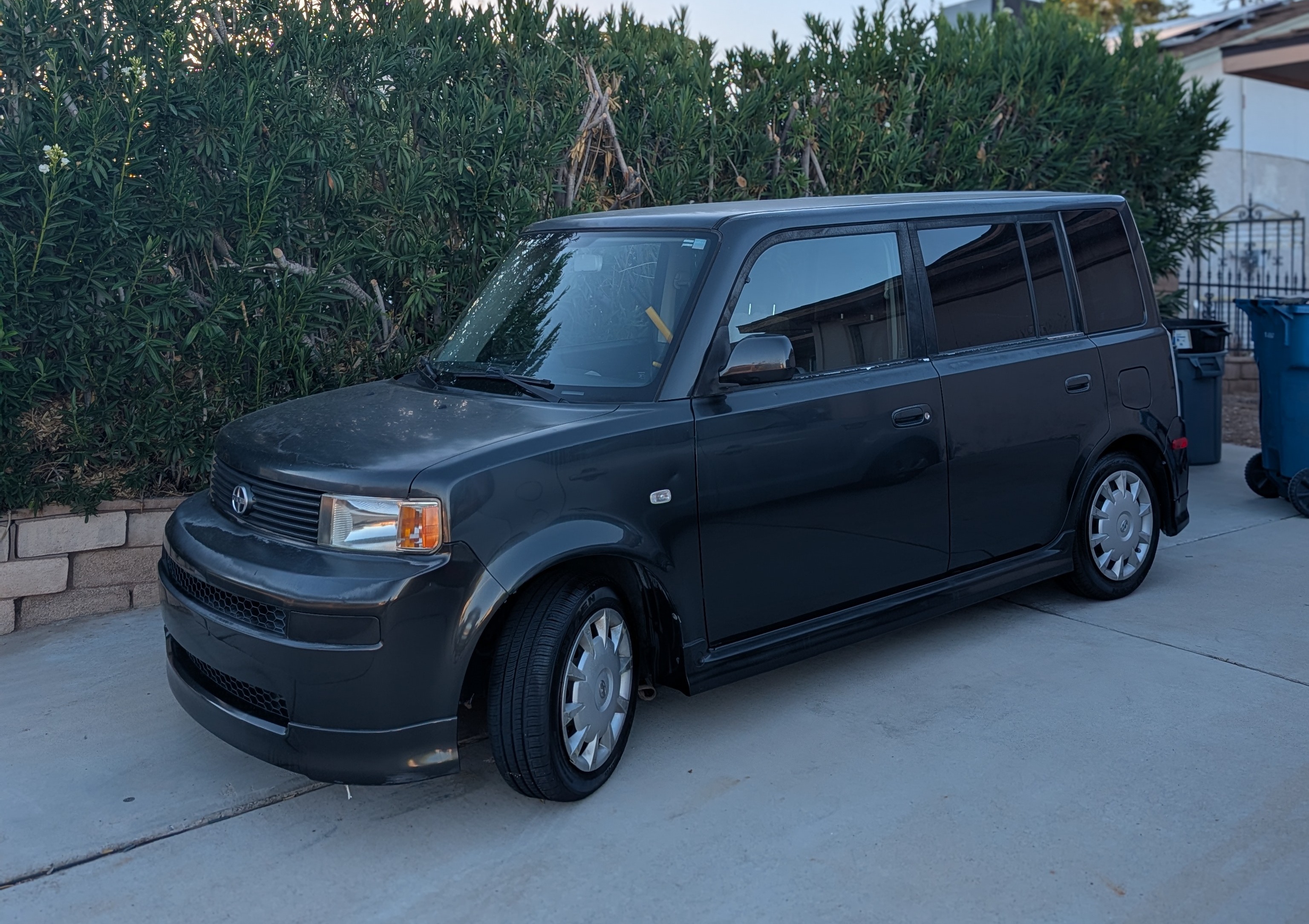 Used 2006 Scion xB FWD image 2