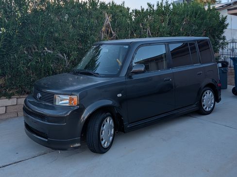 Used 2006 Scion xB FWD image 2
