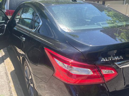 Used 2017 Nissan Altima 2.5 SV w/ Convenience Package FWD image 13