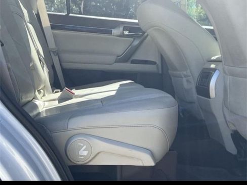 Used 2017 Lexus GX 460 Premium w/ Premium Package image 12