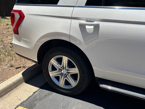Used 2019 Ford Expedition XLT w/ Equipment Group 202A AWD/4WD image 13