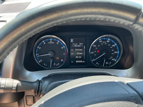 Used 2016 Toyota RAV4 XLE AWD/4WD image 5