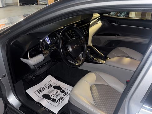 Used 2018 Toyota Camry SE image 9