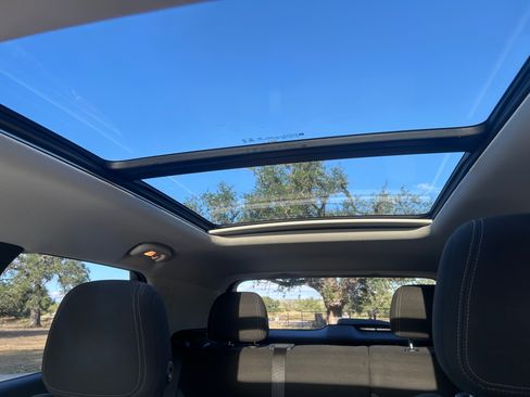 Used 2021 Chevrolet TrailBlazer LT w/ Sun and Liftgate Package image 13