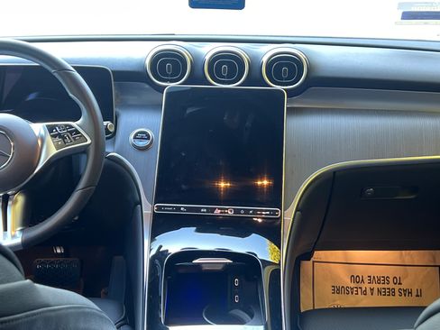 Used 2025 Mercedes-Benz GLC 300 image 6