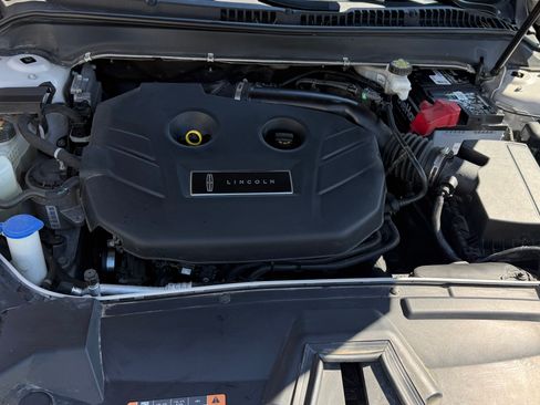 Used 2020 Lincoln MKZ w/ Convenience Package image 5