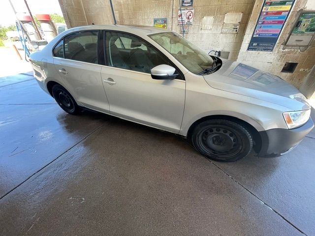 Used 2012 Volkswagen Jetta TDI FWD image 9