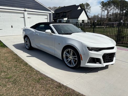 Used 2020 Chevrolet Camaro LT w/ RS Package image 4