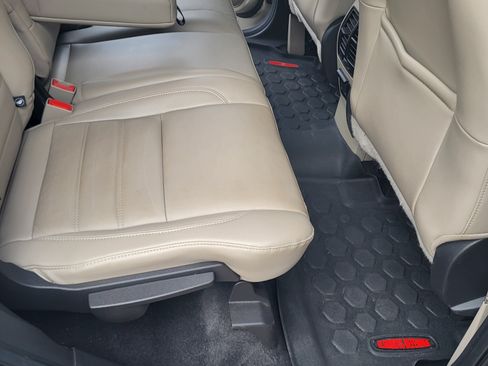 Used 2017 Ford Escape Titanium image 9