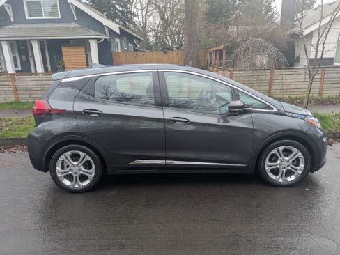 Used 2021 Chevrolet Bolt LT image 1