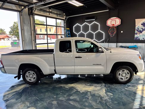 Used 2015 Toyota Tacoma 2WD Access Cab w/ SR5 Package image 1