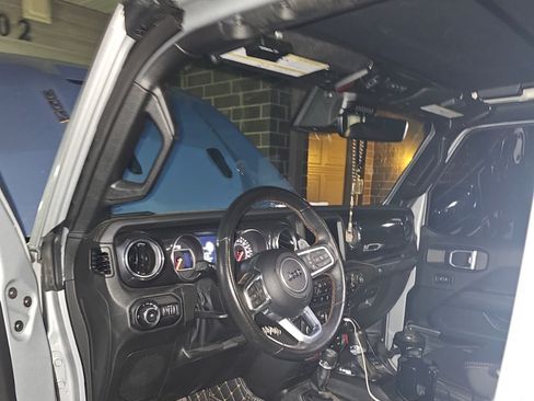 Used 2022 Jeep Wrangler Unlimited Rubicon w/ Trailer Tow Package image 9